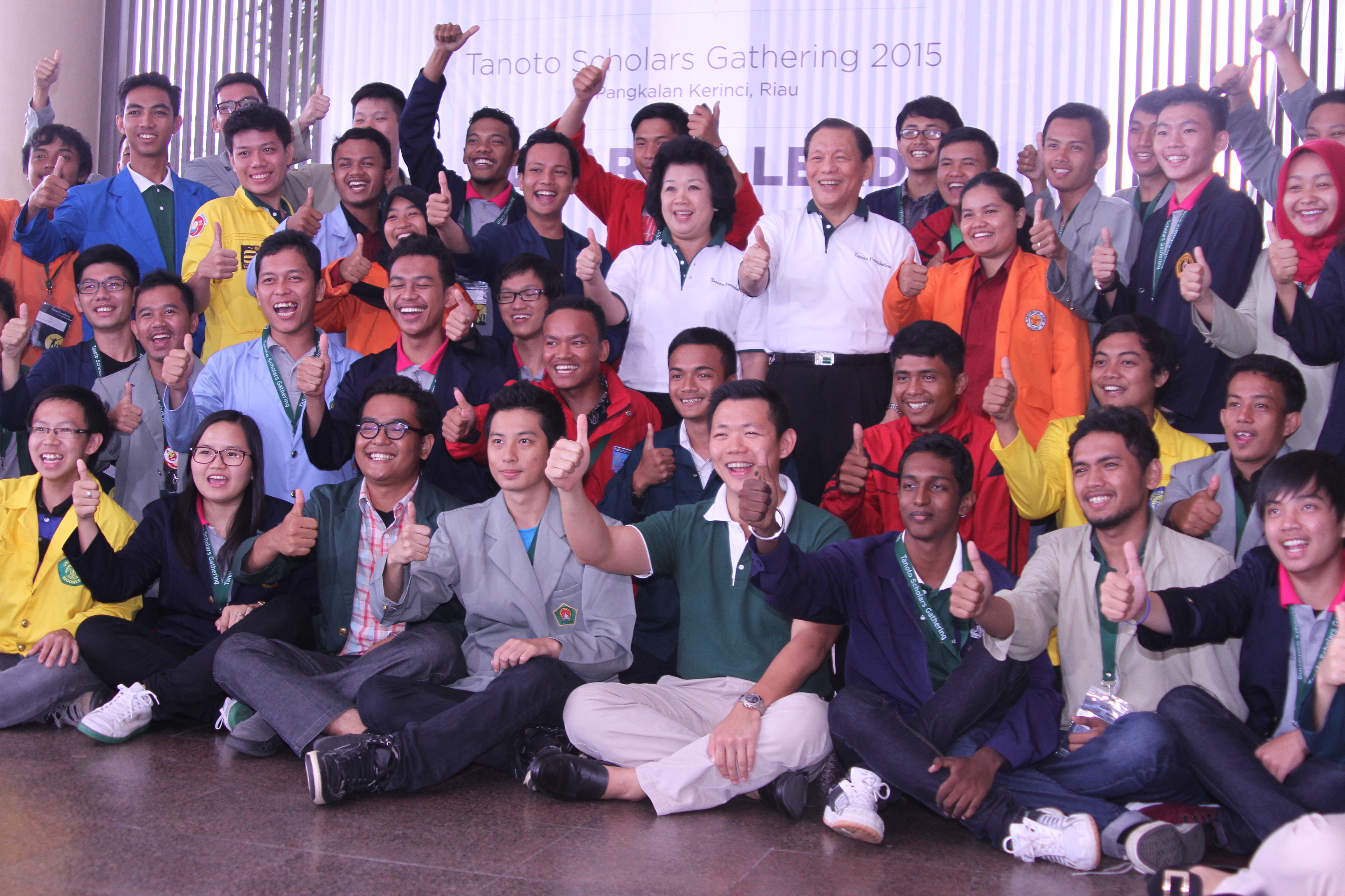 Tanoto Scholars Gathering Group Photo with Sukanto Tanoto Tinah Bingei Anderson Tanoto